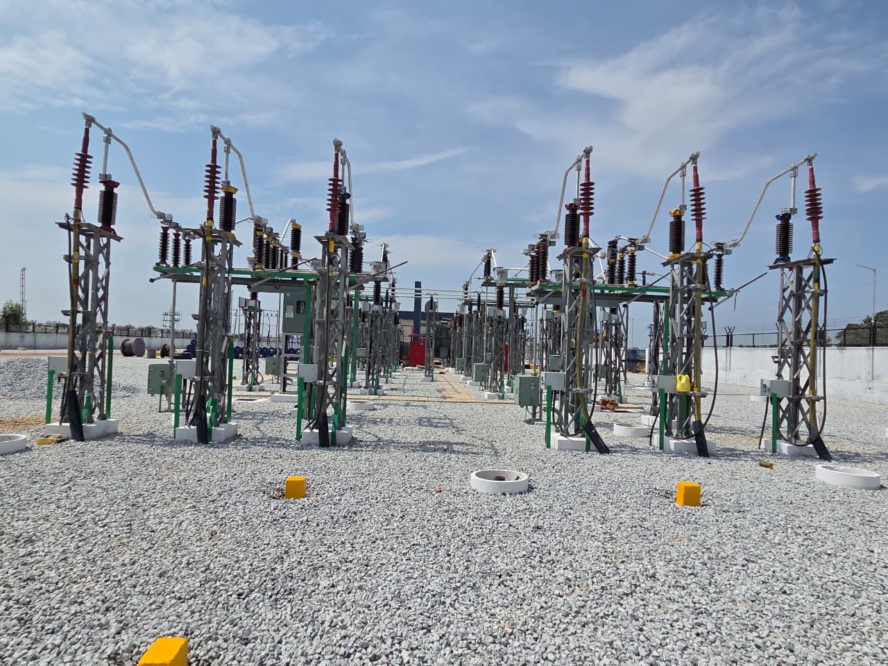 66 kV bays: isolators and lightning arresters