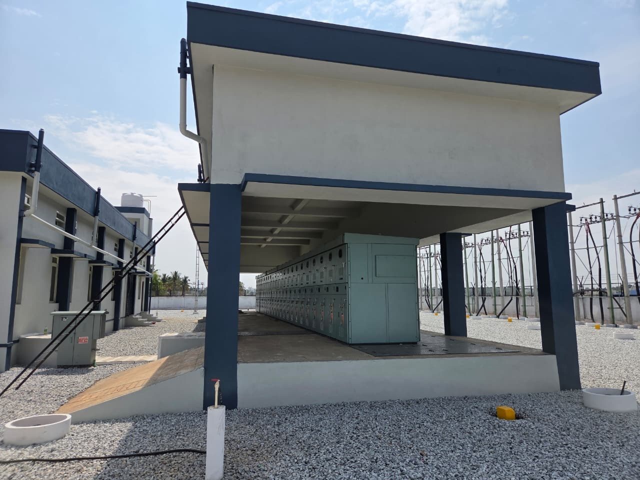 The open-sided 11 kV switchgear hall