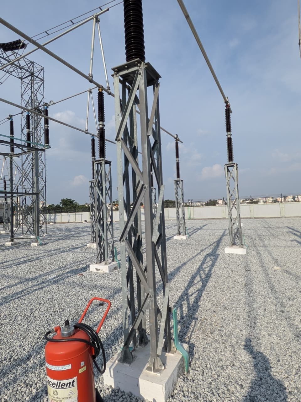 A bay structure with its fire extinguisher