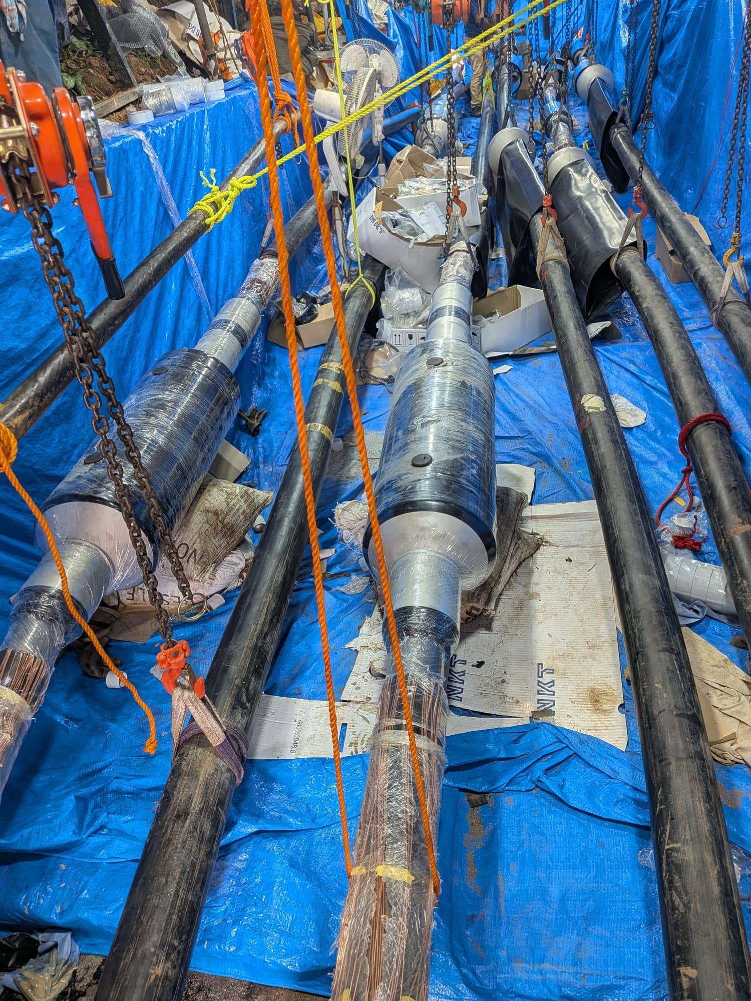 Cable joints in the jointing pit